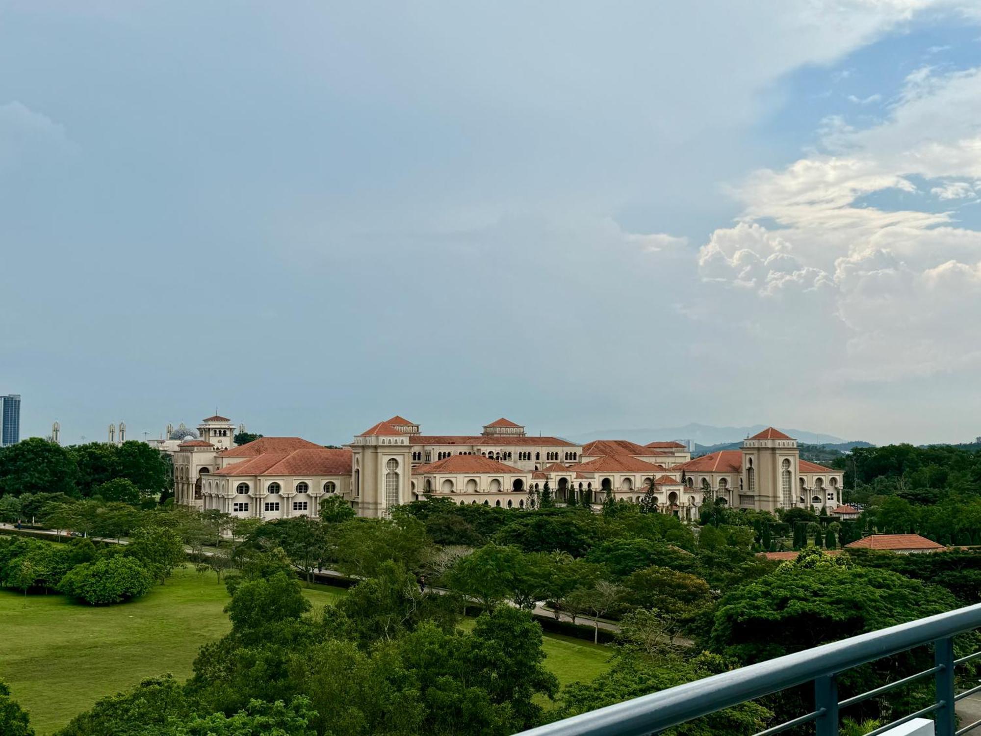 Puteri Harbour 3br - A Million Dollar View - 7 Mins To Legoland Apartment