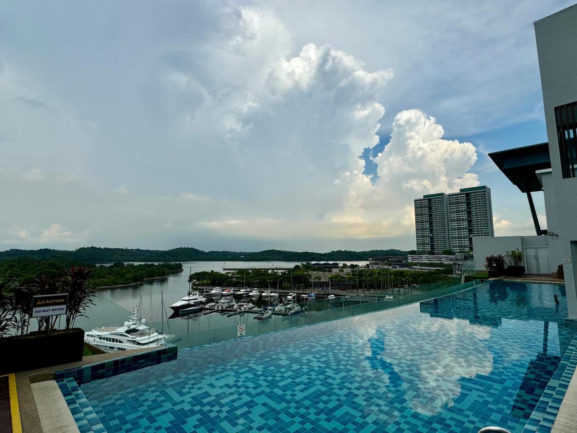 Apartment Puteri Harbour 3br - A Million Dollar View - 7 Mins To Legoland